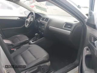 2014 Volkswagen Jetta SE with VIN 3VWD07AJ0EM239714, listed as a IAAI auction lot 42428082 with 124,221 mi miles and . Bid and sale history available at DreamBid. Image 5.