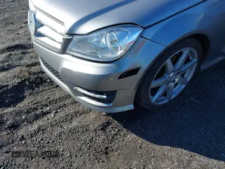 2013 Mercedes-Benz C 250 z VIN WDDGJ4HB7DG059283, wystawiony jako IAAI lot #41729557 z przebiegiem 119 419 mil mil oraz . Historia ofert i sprzedaży dostępna na DreamBid. Obrazek 12.