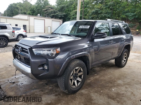 2023 Toyota 4Runner TRD Off Road Premium z VIN JTERU5JR8P6100209, wystawiony jako Copart lot #61629095 z przebiegiem 17 031 mil mil oraz Szkoda całkowita • Salvage title. Historia ofert i sprzedaży dostępna na DreamBid. Obrazek 1.