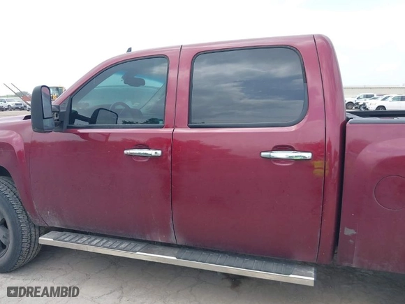 2008 Chevrolet Silverado 1500 LTZ with VIN 3GCEC13J98G219926, listed as a IAAI auction lot 41902818 with 195,654 mi miles. Bid and sale history available at carsss.com. Image 14.