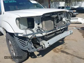 2005 Toyota Tacoma PreRunner z VIN 5TETU62N25Z062181, wystawiony jako IAAI lot #41837178 z przebiegiem 236 480 mil mil oraz . Historia ofert i sprzedaży dostępna na DreamBid. Obrazek 12.