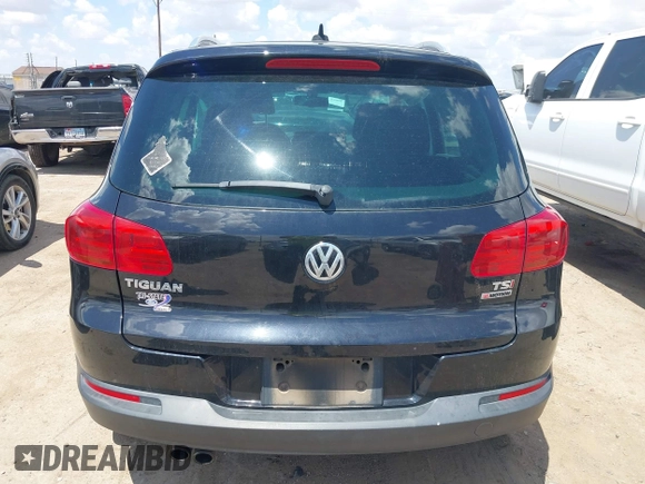 2017 Volkswagen Tiguan Wolfsburg Edition z VIN WVGSV7AX1HW503670, wystawiony jako IAAI lot #42235251 z przebiegiem 88 477 mil mil oraz . Historia ofert i sprzedaży dostępna na DreamBid. Obrazek 16.