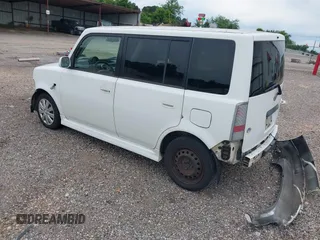 2005 Scion xB z VIN JTLKT324154018321, wystawiony jako IAAI lot #42189716 z przebiegiem 204 574 mil mil oraz . Historia ofert i sprzedaży dostępna na DreamBid. Obrazek 3.