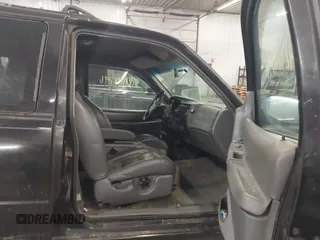 2000 Ford Explorer z VIN 1FMYU60X2YUA61809, wystawiony jako IAAI lot #42414796 z przebiegiem 167 129 mil mil oraz . Historia ofert i sprzedaży dostępna na DreamBid. Obrazek 5.