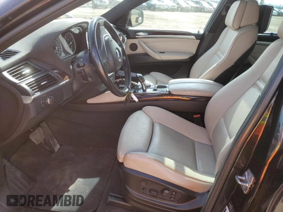 2012 BMW X6 50i z VIN 5UXFG8C59CLZ97450, wystawiony jako Copart lot #55281205 z przebiegiem 188 625 mil mil oraz Czysty tytuł • Clean title. Historia ofert i sprzedaży dostępna na DreamBid. Obrazek 7.