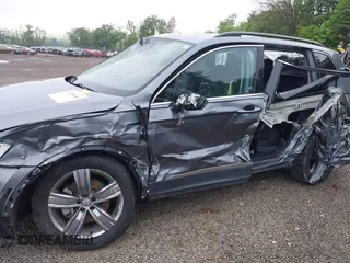 2021 Volkswagen Tiguan SE z VIN 3VV2B7AXXMM070228, wystawiony jako IAAI lot #42295644 z przebiegiem 89 576 mil mil oraz . Historia ofert i sprzedaży dostępna na DreamBid. Obrazek 6.