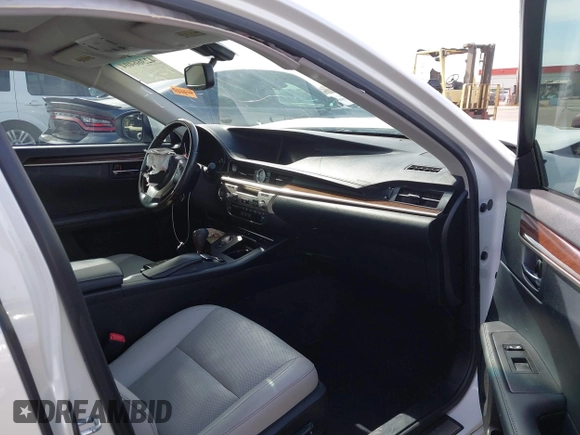 2014 Lexus ES 330 z VIN JTHBK1GG3E2114659, wystawiony jako IAAI lot #42366404 z przebiegiem 166 489 mil mil oraz . Historia ofert i sprzedaży dostępna na DreamBid. Obrazek 5.