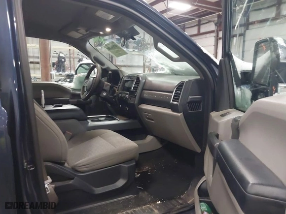 2017 Ford Super Duty F-250 SRW Lariat with VIN 1FT7W2B63HEF10061, listed as a IAAI auction lot 41558295 with 188,737 mi miles. Bid and sale history available at carsss.com. Image 5.
