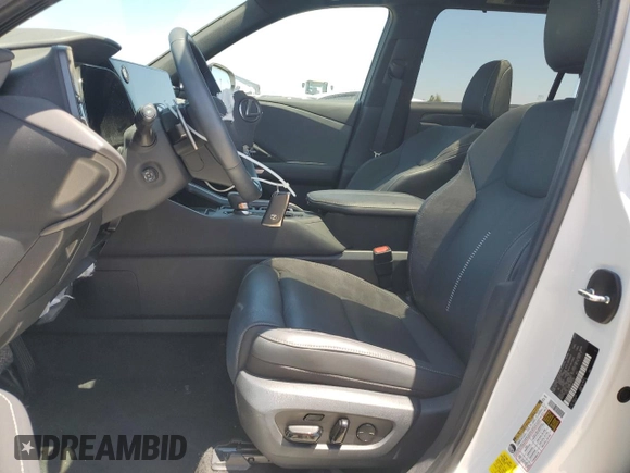 2024 Lexus TX 350 with VIN 5TDAAAB69RS014336, listed as a Copart auction lot 62881705 with 15,943 mi miles and Salvage title. Bid and sale history available at DreamBid. Image 7.