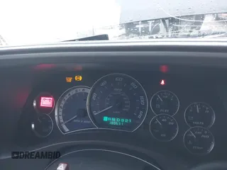 2002 Cadillac Escalade z VIN 1GYEK63N62R205809, wystawiony jako IAAI lot #41090723 z przebiegiem 180 631 mil mil oraz . Historia ofert i sprzedaży dostępna na DreamBid. Obrazek 7.