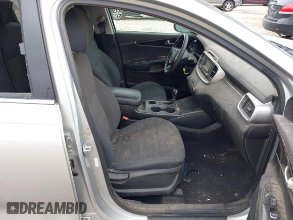 2018 Kia Sorento LX V6 with VIN 5XYPGDA54JG368009, listed as a IAAI auction lot 41986830 with 110,478 mi miles. Bid and sale history available at carsss.com. Image 5.
