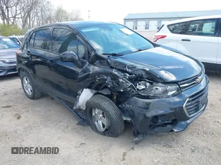 2017 Chevrolet Trax LS z VIN 3GNCJNSB1HL182352, wystawiony jako IAAI lot #42018698 z przebiegiem 100 229 mil mil oraz . Historia ofert i sprzedaży dostępna na DreamBid. Obrazek 1.