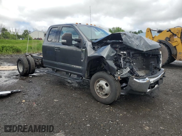 2019 Ford F-350 XL z VIN 1FD8X3HT2KEE17555, wystawiony jako Copart lot #55940505 z przebiegiem 107 979 mil mil oraz Szkody całkowita. Historia ofert i sprzedaży dostępna na DreamBid. Obrazek 4.