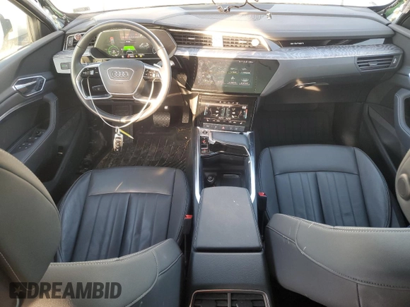 2022 Audi e-tron Premium z VIN WA1AAAGE7NB043670, wystawiony jako Copart lot #42147305 z przebiegiem 24 177 mil mil oraz Szkoda całkowita • Salvage title. Historia ofert i sprzedaży dostępna na DreamBid. Obrazek 8.