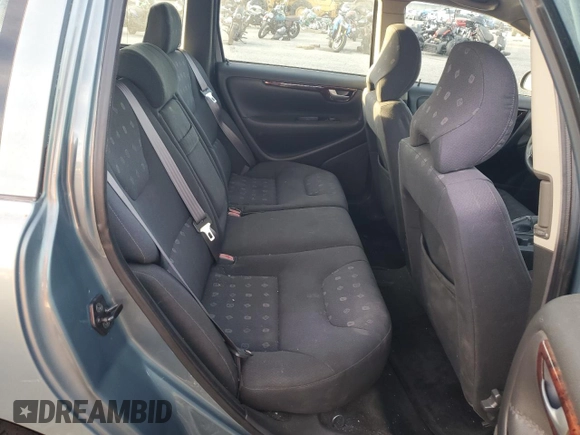 2002 Volvo V70 with VIN YV1SW61R422229256, listed as a Copart auction lot 76397624 with 118,235 mi miles and Salvage Title. Bid and sale history available at carsss.com. Image 10.