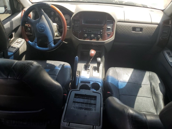2005 Mitsubishi Montero Limited z VIN JA4MW51S65J000884, wystawiony jako Copart lot #65088034 z przebiegiem Nie podano mil oraz Szkoda całkowita • Salvage title. Historia ofert i sprzedaży dostępna na DreamBid. Obrazek 8.