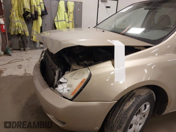 2007 Kia Sedona EX with VIN KNDMB233576160010, listed as a IAAI auction lot 41666497 with 206,834 mi miles. Bid and sale history available at carsss.com. Image 6.