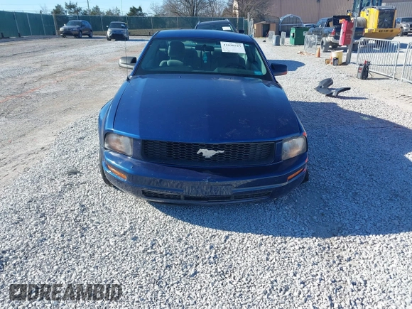 2007 Ford Mustang Deluxe with VIN 1ZVFT80N575315401, listed as a IAAI auction lot 41698515 with 157,141 mi miles. Bid and sale history available at carsss.com. Image 13.