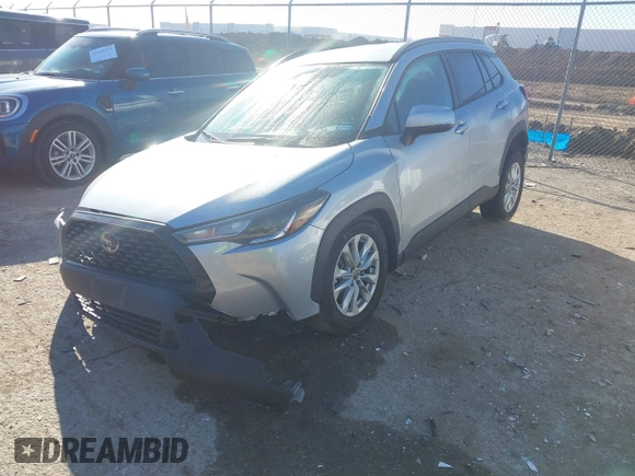 2023 Toyota Corolla Cross LE z VIN 7MUCAAAG5PV051857, wystawiony jako IAAI lot #41662222 z przebiegiem 43 394 mil mil oraz . Historia ofert i sprzedaży dostępna na DreamBid. Obrazek 17.