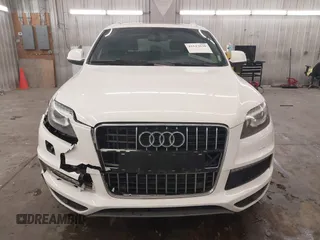 2011 Audi Q7 3.0L TDI Prestige with VIN WA1WMAFE1BD002840, listed as a IAAI auction lot 41537638 with 196,088 mi miles. Bid and sale history available at carsss.com. Image 13.