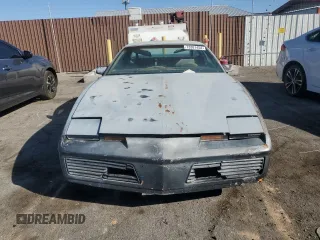 1983 Pontiac Firebird z VIN 1G2AS87H4DL227631, wystawiony jako Copart lot #73381454 z przebiegiem 92 009 mil mil oraz Czysty tytuł • Clean title. Historia ofert i sprzedaży dostępna na DreamBid. Obrazek 5.