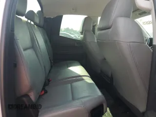 2016 Toyota Tundra SR z VIN 5TFRM5F15GX104090, wystawiony jako Copart lot #55453575 z przebiegiem 105 821 mil mil oraz Szkoda całkowita • Salvage title. Historia ofert i sprzedaży dostępna na DreamBid. Obrazek 10.