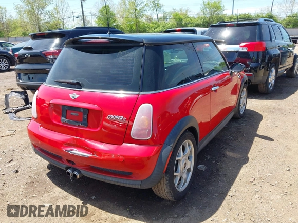 2003 MINI Hardtop S z VIN WMWRE33443TD60271, wystawiony jako IAAI lot #42129529 z przebiegiem 94 082 mil mil oraz . Historia ofert i sprzedaży dostępna na DreamBid. Obrazek 4.