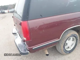 1999 Chevrolet Suburban with VIN 3GNEC16R5XG114890, listed as a IAAI auction lot 41345029 with 274,687 mi miles. Bid and sale history available at carsss.com. Image 15.