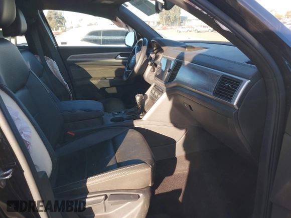 2021 Volkswagen Atlas SE with VIN 1V2WE2CA2MC221789, listed as a IAAI auction lot 41308009 with 53,627 mi miles and . Bid and sale history available at DreamBid. Image 5.