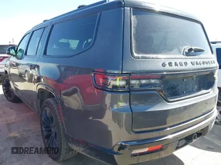 2024 Jeep Grand Wagoneer Series II z VIN 1C4SJSFP4RS132458, wystawiony jako IAAI lot #42824518 z przebiegiem 60 719 mil mil oraz . Historia ofert i sprzedaży dostępna na DreamBid. Obrazek 3.