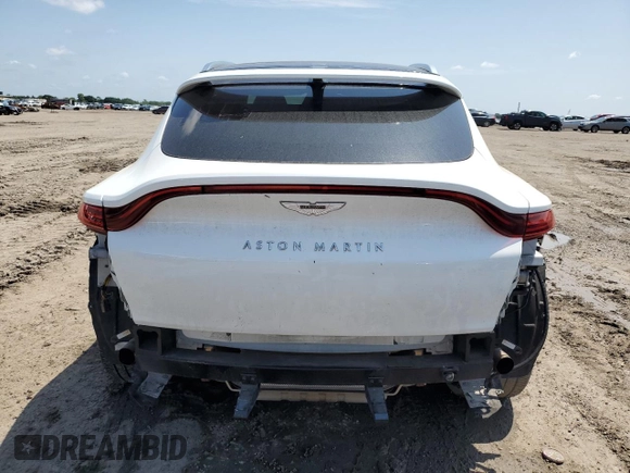 2021 Aston Martin DBX z VIN SCFVUJAW8MTV02781, wystawiony jako Copart lot #56249665 z przebiegiem 19 901 mil mil oraz Szkoda całkowita • Salvage title. Historia ofert i sprzedaży dostępna na DreamBid. Obrazek 6.