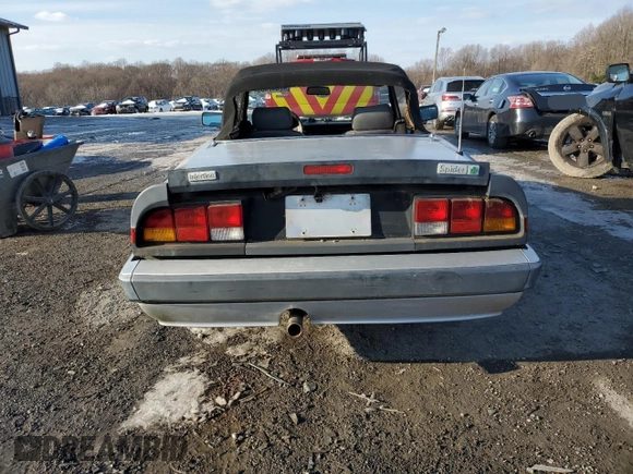 1986 Alfa Romeo Spider Veloce z VIN ZARBA5419G1040612, wystawiony jako Copart lot #42347965 z przebiegiem 84 485 mil mil oraz Czysty tytuł • Clean title. Historia ofert i sprzedaży dostępna na DreamBid. Obrazek 6.