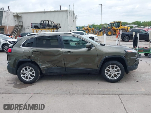 2016 Jeep Cherokee Latitude z VIN 1C4PJMCB6GW142747, wystawiony jako IAAI lot #42335016 z przebiegiem 95 085 mil mil oraz . Historia ofert i sprzedaży dostępna na DreamBid. Obrazek 13.