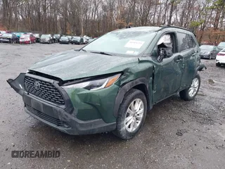 2023 Toyota Corolla Cross LE z VIN 7MUCAABG8PV044965, wystawiony jako IAAI lot #41915223 z przebiegiem 61 222 mil mil oraz . Historia ofert i sprzedaży dostępna na DreamBid. Obrazek 6.