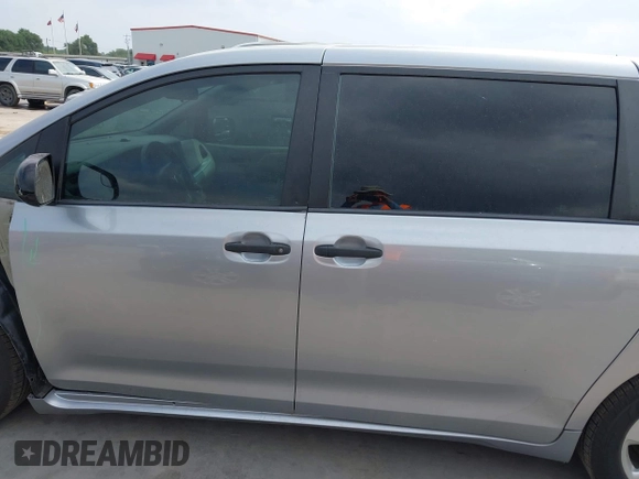 2016 Toyota Sienna L с VIN 5TDZK3DC7GS756195, выставлен на аукционе IAAI как лот 42151195 с пробегом 119 695 миль миль и . История ставок и продаж доступна на DreamBid. Изображение 15.