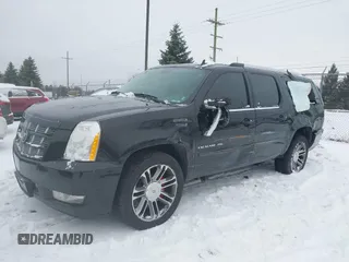 2012 Cadillac Escalade ESV Premium z VIN 1GYS4JEF0CR310045, wystawiony jako IAAI lot #41332306 z przebiegiem 166 676 mil mil oraz . Historia ofert i sprzedaży dostępna na DreamBid. Obrazek 17.