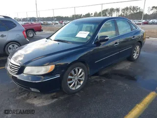 2008 Hyundai Azera Limited with VIN KMHFC46F28A291963, listed as a IAAI auction lot 41635963 with 180,207 mi miles. Bid and sale history available at carsss.com. Image 2.