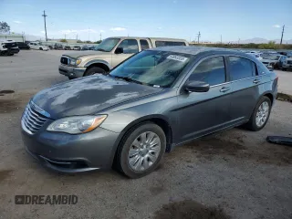 2013 Chrysler 200 LX z VIN 1C3CCBAB8DN647193, wystawiony jako Copart lot #53893335 z przebiegiem 176 346 mil mil oraz Szkoda całkowita • Salvage title. Historia ofert i sprzedaży dostępna na DreamBid. Obrazek 1.