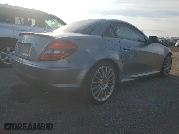 2011 Mercedes-Benz SLK 300 z VIN WDBWK5EA6BF238842, wystawiony jako Copart lot #75209034 z przebiegiem 129 320 mil mil oraz Szkoda całkowita • Salvage title. Historia ofert i sprzedaży dostępna na DreamBid. Obrazek 3.