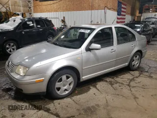 1999 Volkswagen Jetta z VIN 3VWSC29M4XM116002, wystawiony jako Copart lot #82159824 z przebiegiem 145 008 mil mil oraz Czysty tytuł • Clean title. Historia ofert i sprzedaży dostępna na DreamBid. Obrazek 1.