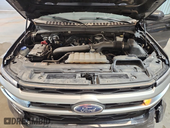 2024 Ford Expedition Max XLT with VIN 1FMJK1J80REA39398, listed as a Copart auction lot 63090695 with 46,528 mi miles and Clean title. Bid and sale history available at DreamBid. Image 12.