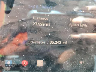 2023 Tesla Model 3 z VIN 5YJ3E1EA7PF576489, wystawiony jako Copart lot #61039505 z przebiegiem 35 243 mil mil oraz Nie do naprawy • Non repairable. Historia ofert i sprzedaży dostępna na DreamBid. Obrazek 9.