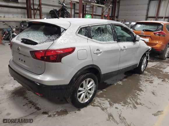 2018 Nissan Rogue Sport SV with VIN JN1BJ1CR7JW258538, listed as a IAAI auction lot 41835176 with 121,094 mi miles. Bid and sale history available at carsss.com. Image 4.