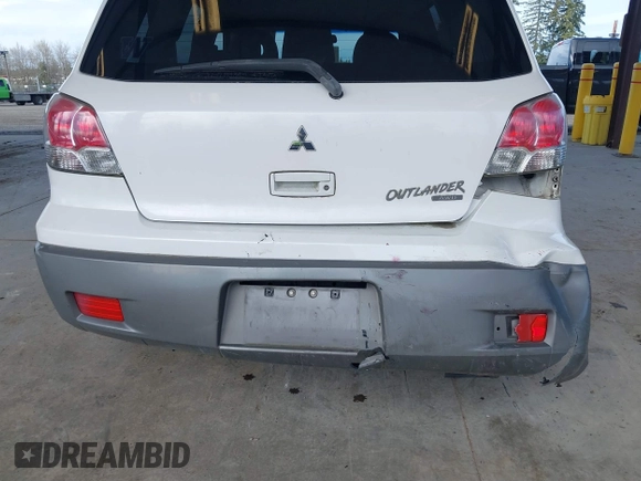 2003 Mitsubishi Outlander XLS with VIN JA4LZ41G33U092413, listed as a IAAI auction lot 41904961 with 178,691 mi miles. Bid and sale history available at carsss.com. Image 6.