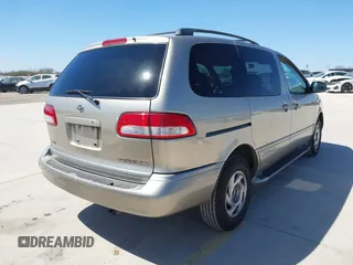 2001 Toyota Sienna LE with VIN 4T3ZF13C21U319690, listed as a IAAI auction lot 41729102 with 178,181 mi miles. Bid and sale history available at carsss.com. Image 4.