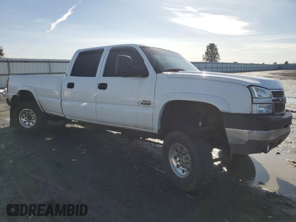 2005 Chevrolet Silverado 3500 SRW LT with VIN 1GCHK33245F953519, listed as a Copart auction lot 46618865 with 221,907 mi miles and Salvage Title. Bid and sale history available at carsss.com. Image 4.