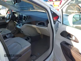 2017 Chrysler Pacifica Touring L with VIN 2C4RC1BG8HR677720, listed as a IAAI auction lot 41976606 with 170,175 mi miles and . Bid and sale history available at DreamBid. Image 5.