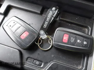 2020 Toyota Highlander Hybrid Limited with VIN 5TDYARAH3LS002884, listed as a IAAI auction lot 42457742 with 37,375 mi miles and . Bid and sale history available at DreamBid. Image 11.