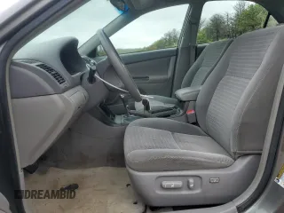 2005 Toyota Camry STD z VIN 4T1BE32K95U580581, wystawiony jako Copart lot #58212165 z przebiegiem 124 350 mil mil oraz Czysty tytuł • Clean title. Historia ofert i sprzedaży dostępna na DreamBid. Obrazek 7.