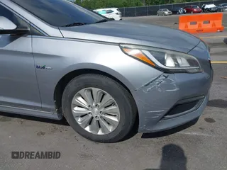 2016 Hyundai Sonata Hybrid SE with VIN KMHE24L15GA039176, listed as a IAAI auction lot 42135751 with 135,592 mi miles. Bid and sale history available at carsss.com. Image 6.